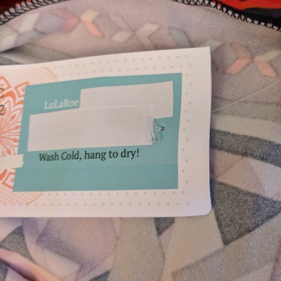 BNWT LULAROE ARROWS TALL & CURVY LEGGINGS. - Picture 4 of 7